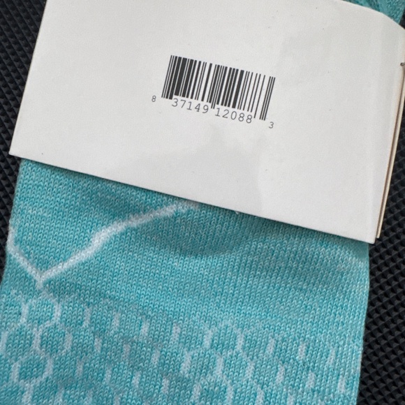 Sweet feet socks and SO Susan cosmetics skin pristine cream cleanser - Picture 3 of 7